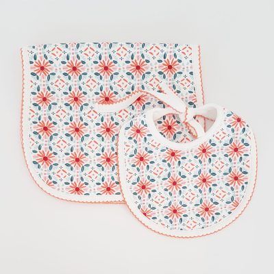 babita mas babero flores naranja